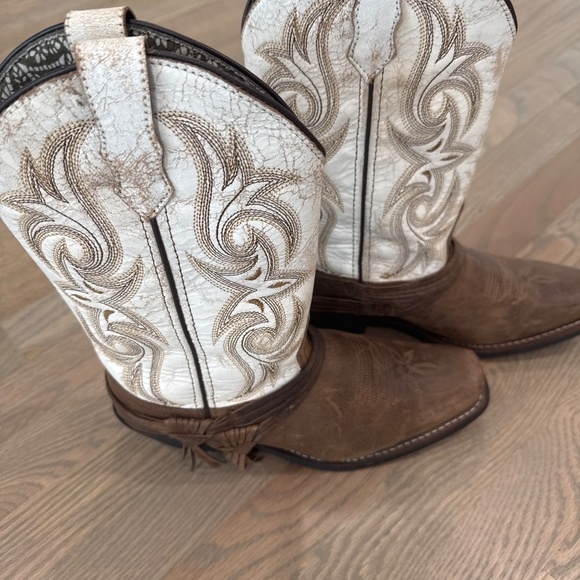 Like New Laredo Myra Brown/White Leather Western Boots Size 8.5m - Picture 2 of 5